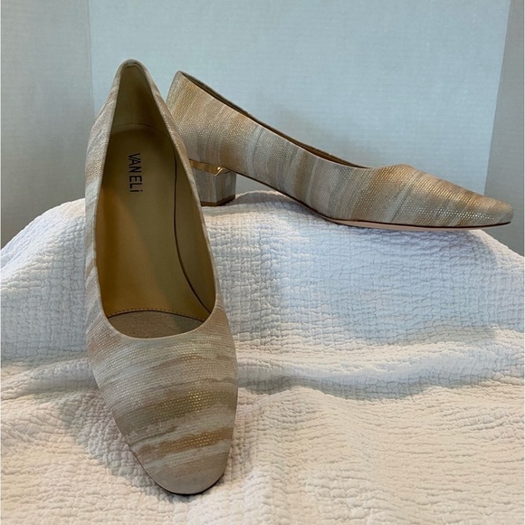 NWOT — Vaneli Gold Embossed 1” Heel Pumps in Size 11 N - Picture 1 of 14